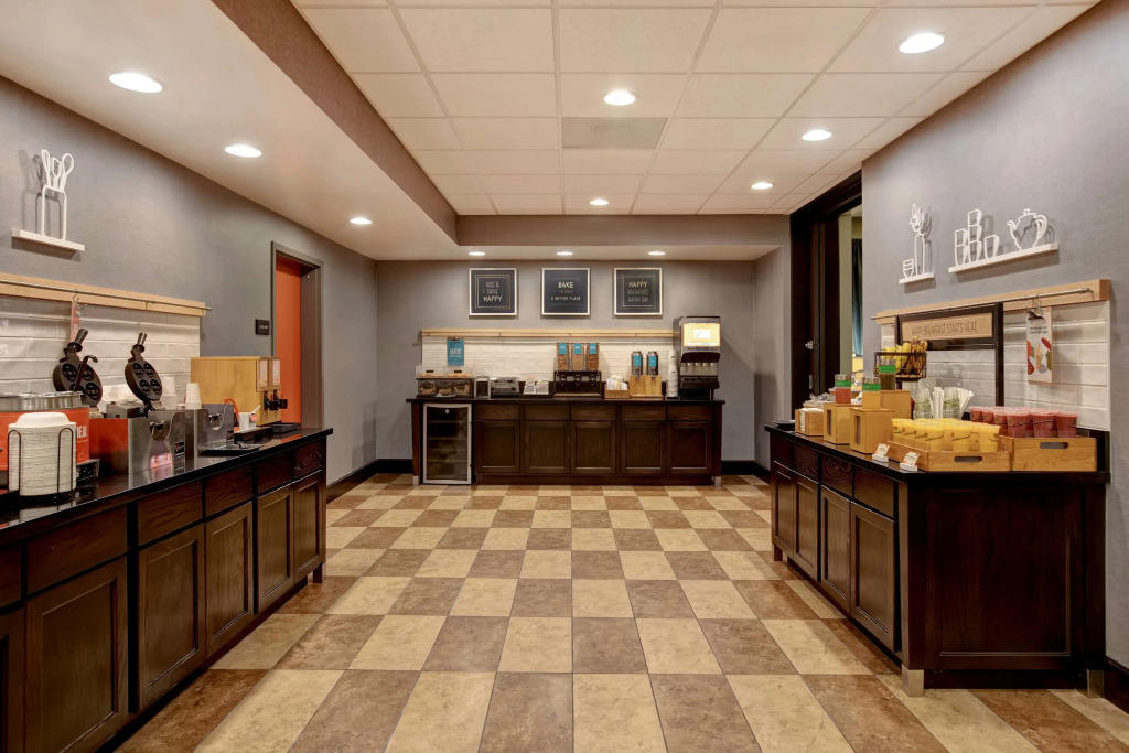 Hampton Inn Dekalb - Near the University