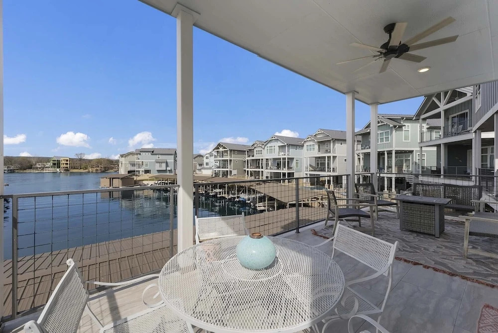 Modern Kingsland Lake Front House w/ Heated Pool!