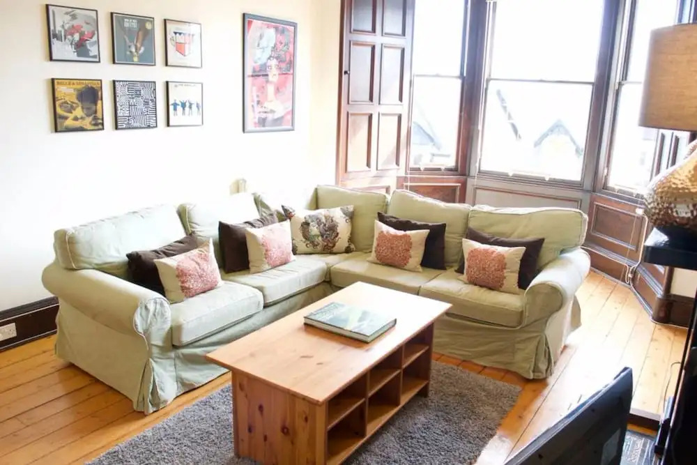 2 Bedroom Flat Near The Kings Theatre