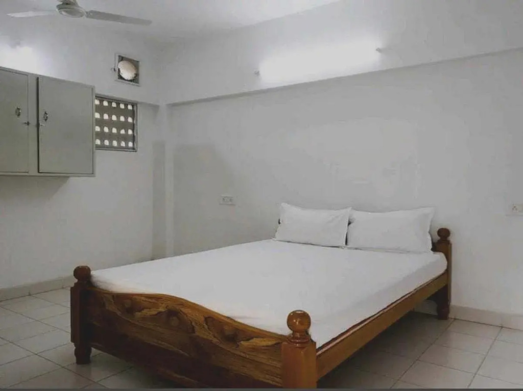 Spot On 701334 Shappy Inn Koyambedu