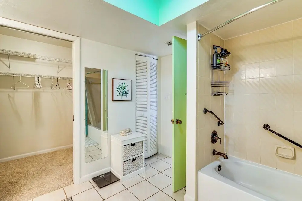 Canal-front Escape w/ Dock & Pool in Cape Coral
