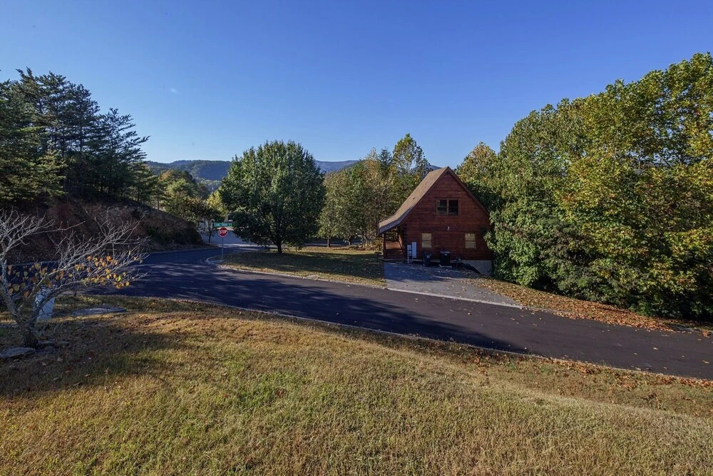 Our Tennessee Mountain Home - Great Location! Close To All The Action! 2 Bedroom Cabin by RedAwning