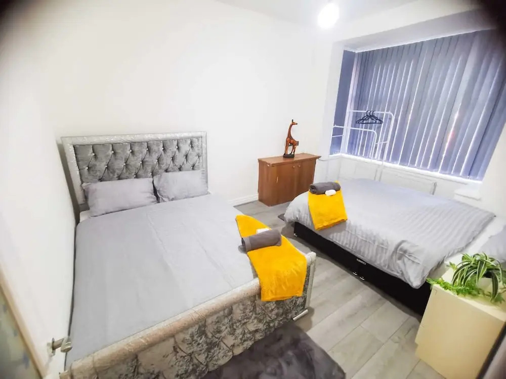 Charming 4-bed House in Manchester