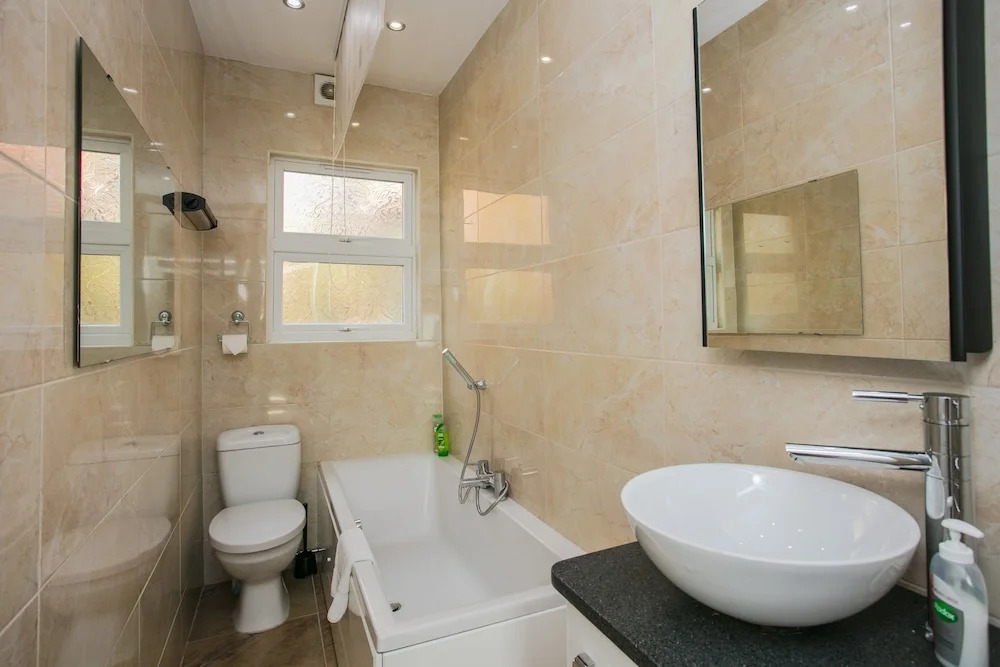 Three Bedroom Apartment in Willesden Green