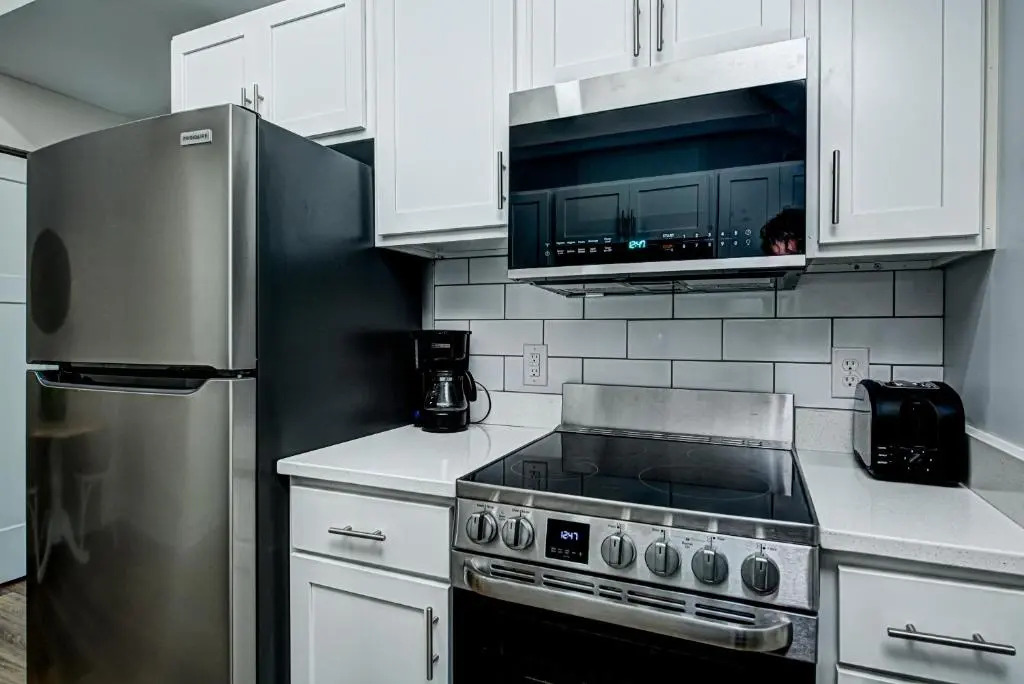 Stylish 1BR Condo 1 Mile To Downtown