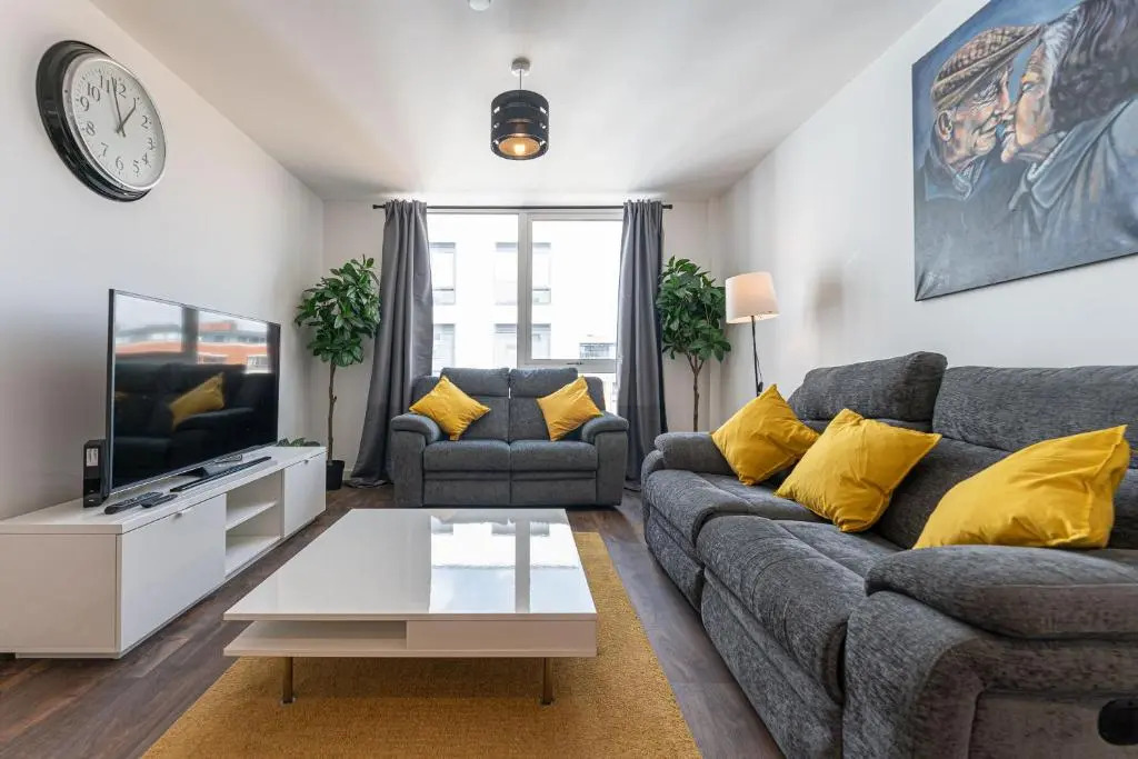 Contemporary 2 Bedroom Apartment - Birmingham City Centre - Digbeth Bullring Coach Station