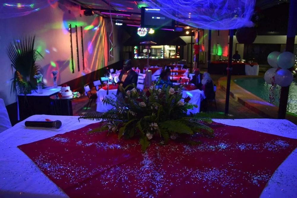 Le Dolphin's Grand Paradiso Hotel