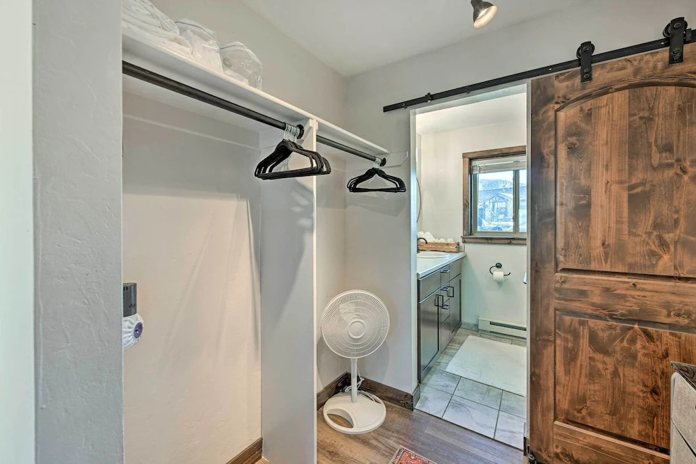 Chic 'hygge Hideaway' - 1 Mile to Ski Slopes!