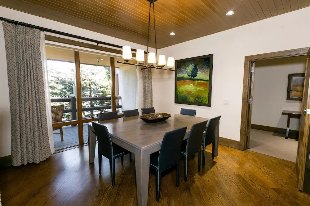 Luxury Two Bedroom Corner Suite with Mountain Views