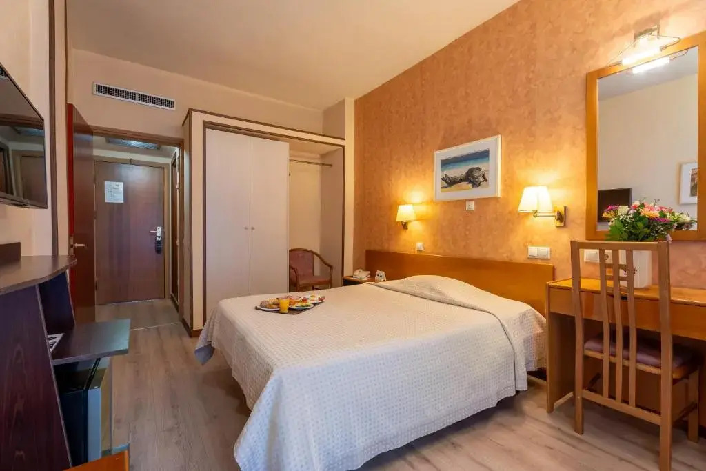 Queen Olga Hotel
