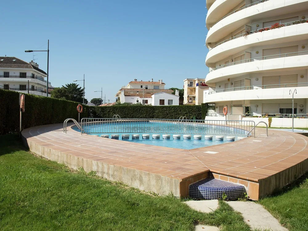 Beautiful apartment with pool for 4 in L'Estartit from at 50m. from the beach