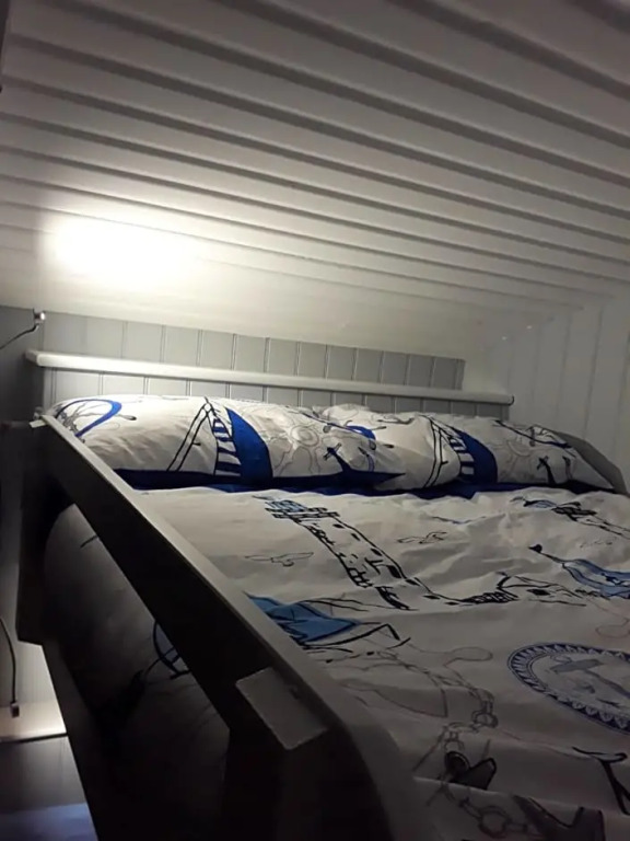 Allibella Shepherds Hut, Amazing Seaview, Private garden, Pet Friendly