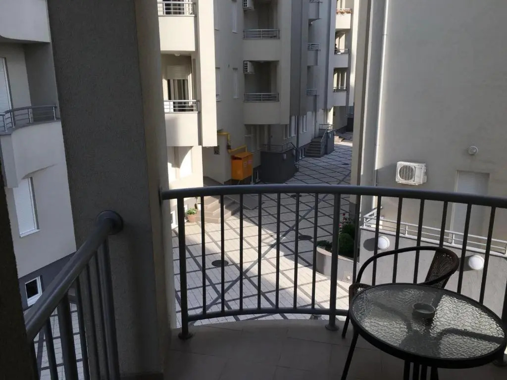 Holiday Wing Apartments