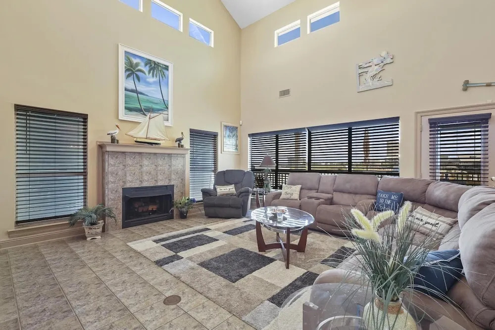 The Pelican 4 Bedroom Home by RedAwning