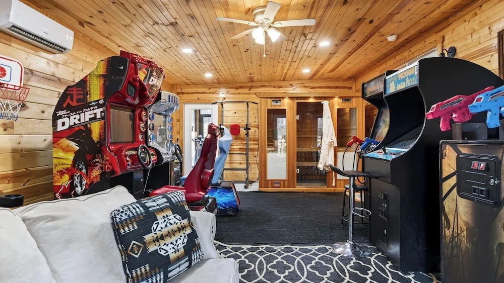 Dollys Retreat by Avantstay Theater Room + 5 Arcades + Hot Tub + Sauna Firepit + Mins to Dollywood