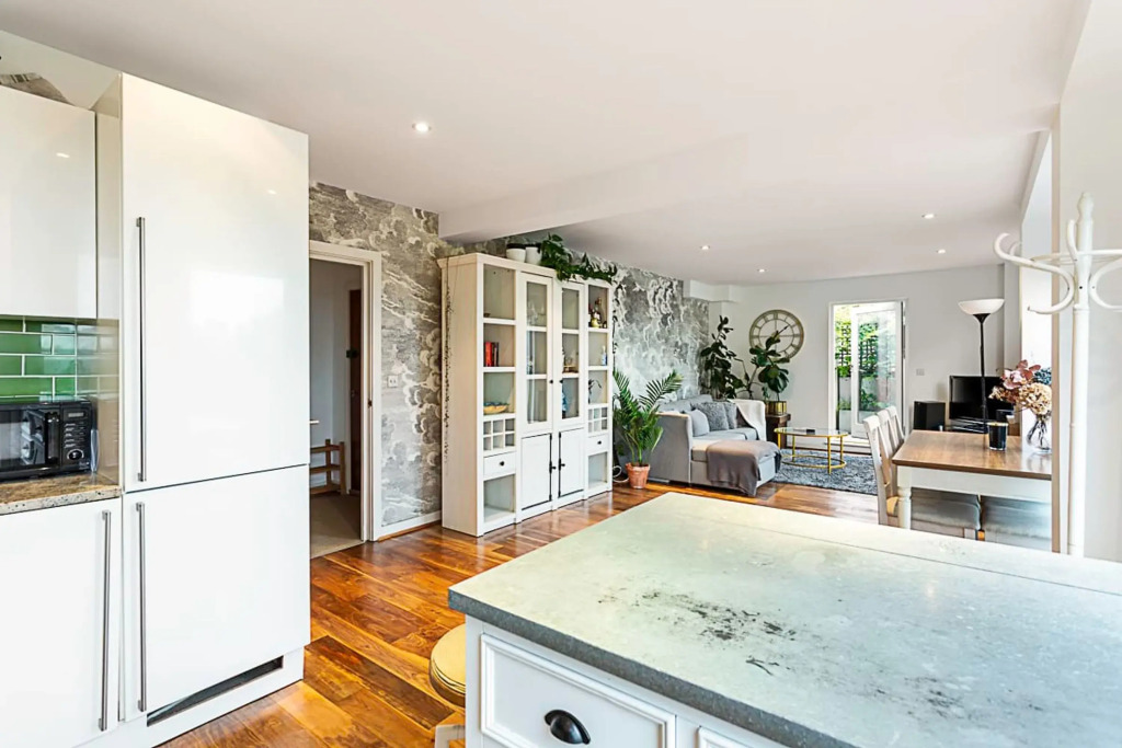 3 Bed Luxury Penthouse in Shoreditch