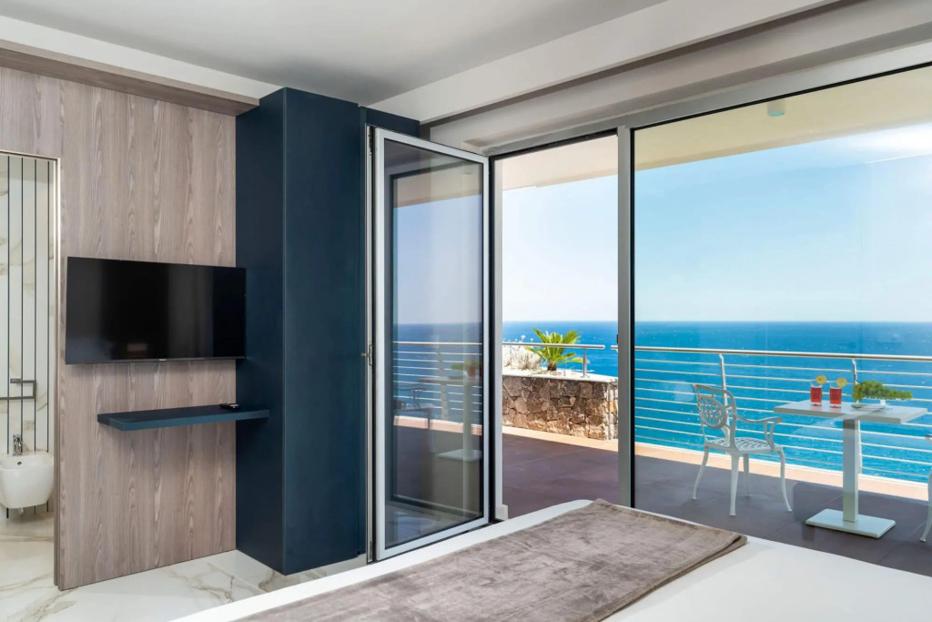 Luxury villa up to 20 guests near Taormina, 600 m from the next beach. Heated pool and wellness area-VILLA TAORMINA