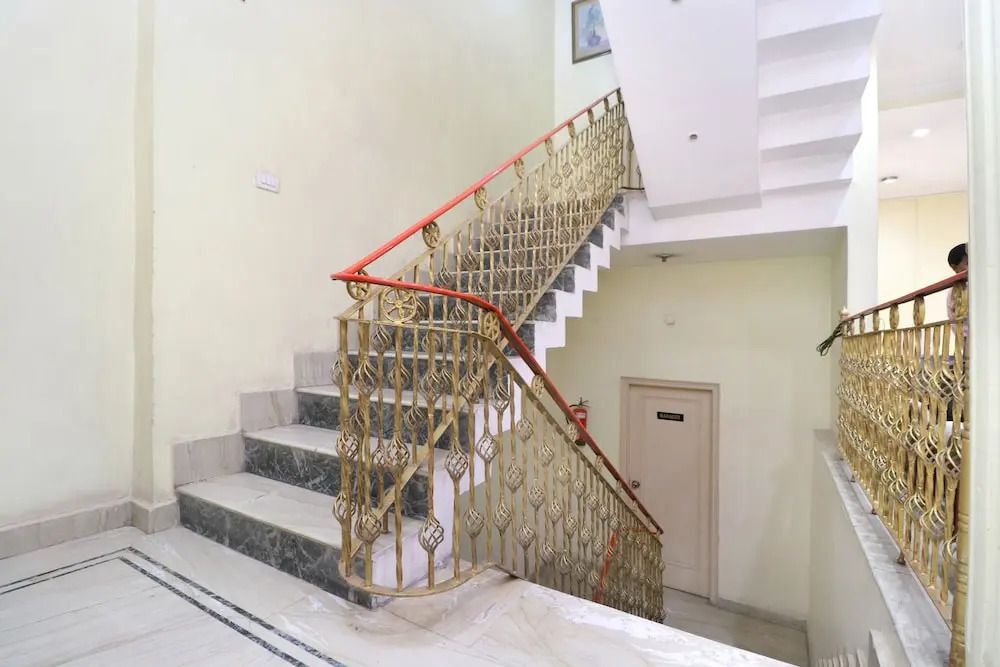 OYO 24073 Hotel Hari Darshan