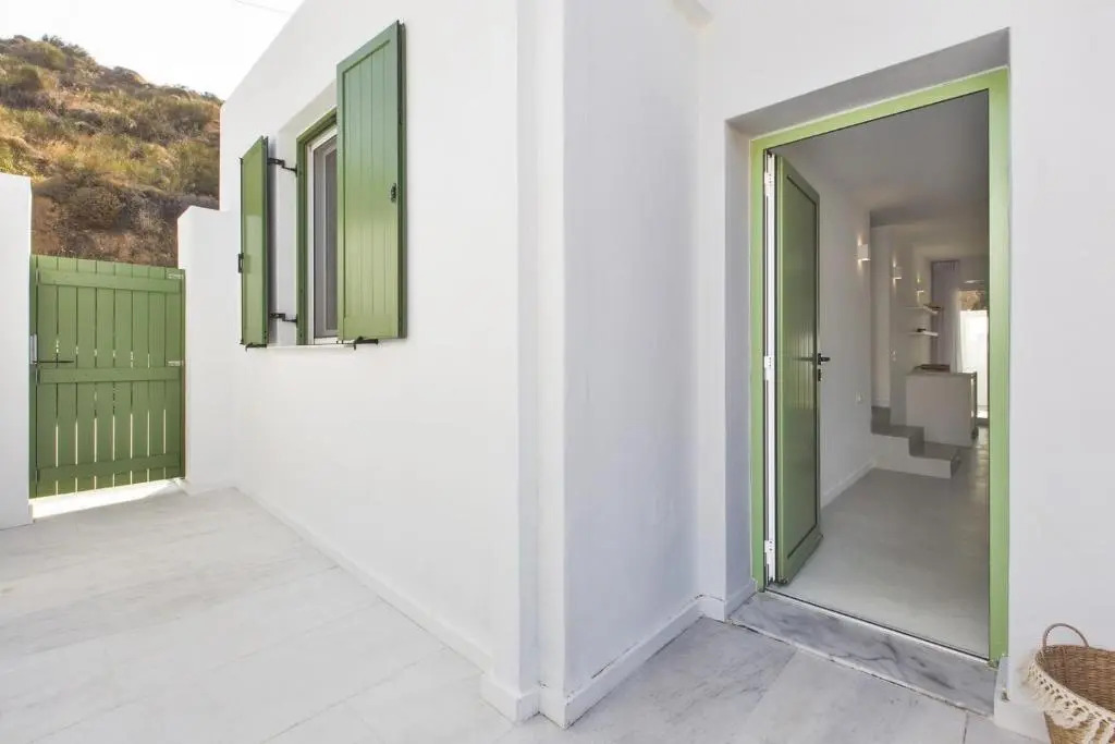 Modern home with 2 apartments, a swimming pool and sea view, in the area of Koundouros