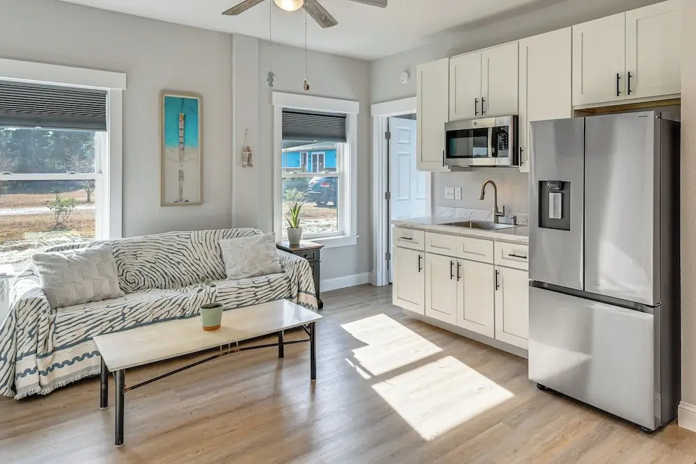 Outer Banks Couples Escape Near Beach & Gardens!