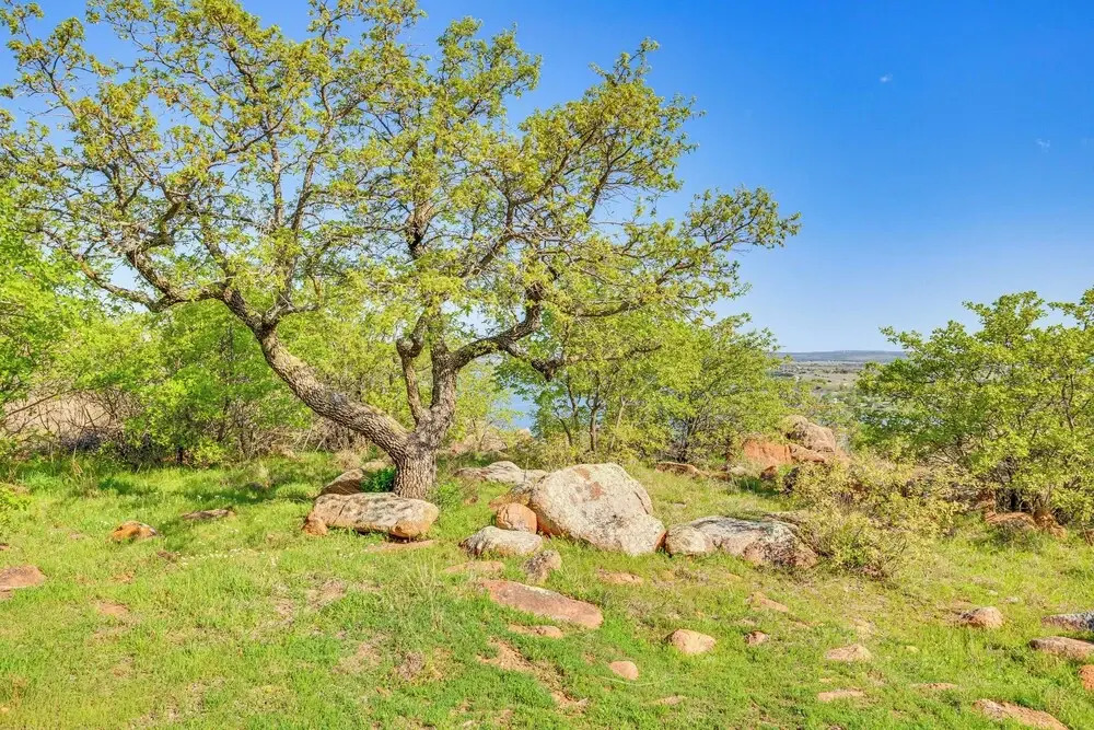 Lake Lawtonka View: Mountaintop Medicine Park Home