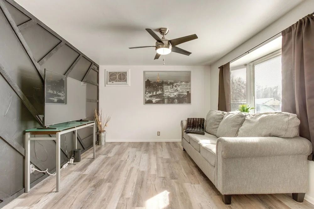 Covered Patio, Gas Grill & Yard: Sheridan Home!