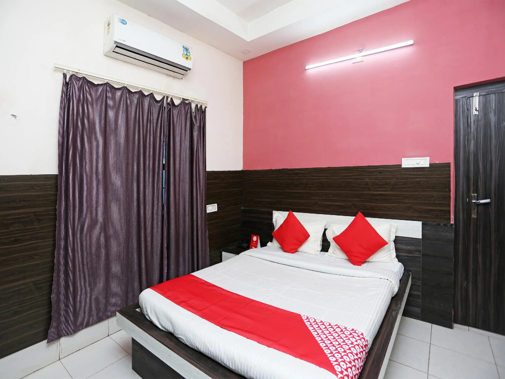 OYO 28174 Hotel Sai Krupa