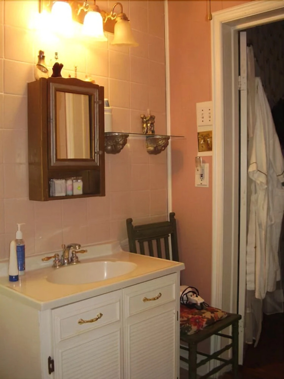 Niagara On The Lake Historic Rental Cottage