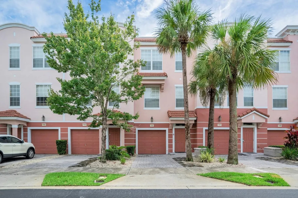 Perfect Orlando Home! Cozy and Contemporary 3bd/3.5ba Town Home - #3vc013