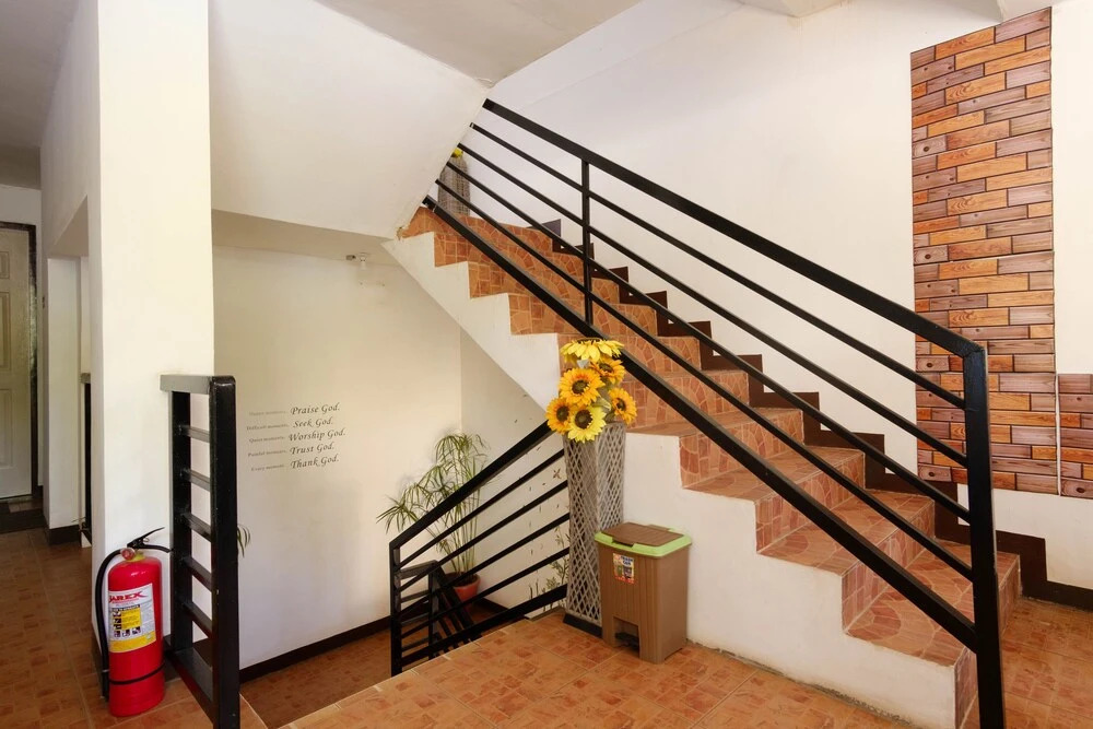 RedDoorz near Coron Coliseum