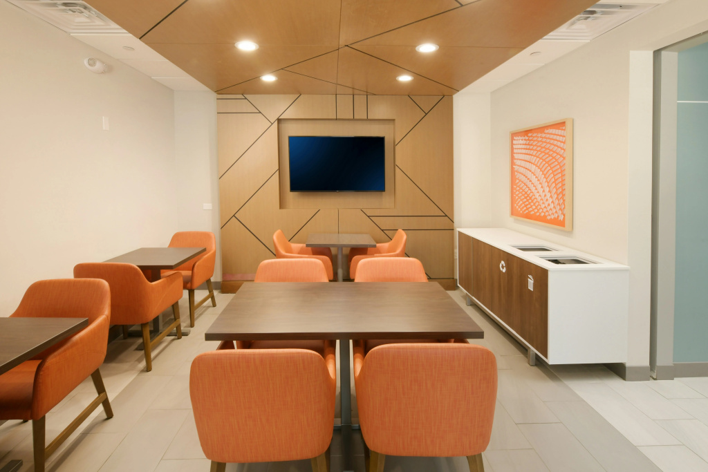 Holiday Inn Express & Suites - Williamstown - Glassboro by IHG