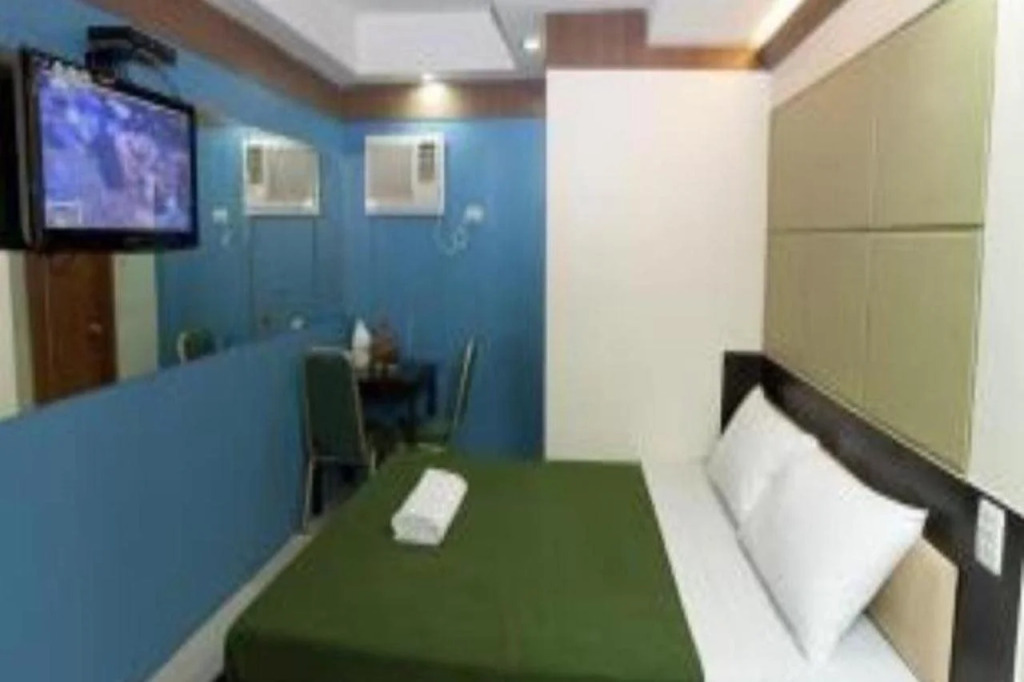 Valleyfront Hotel