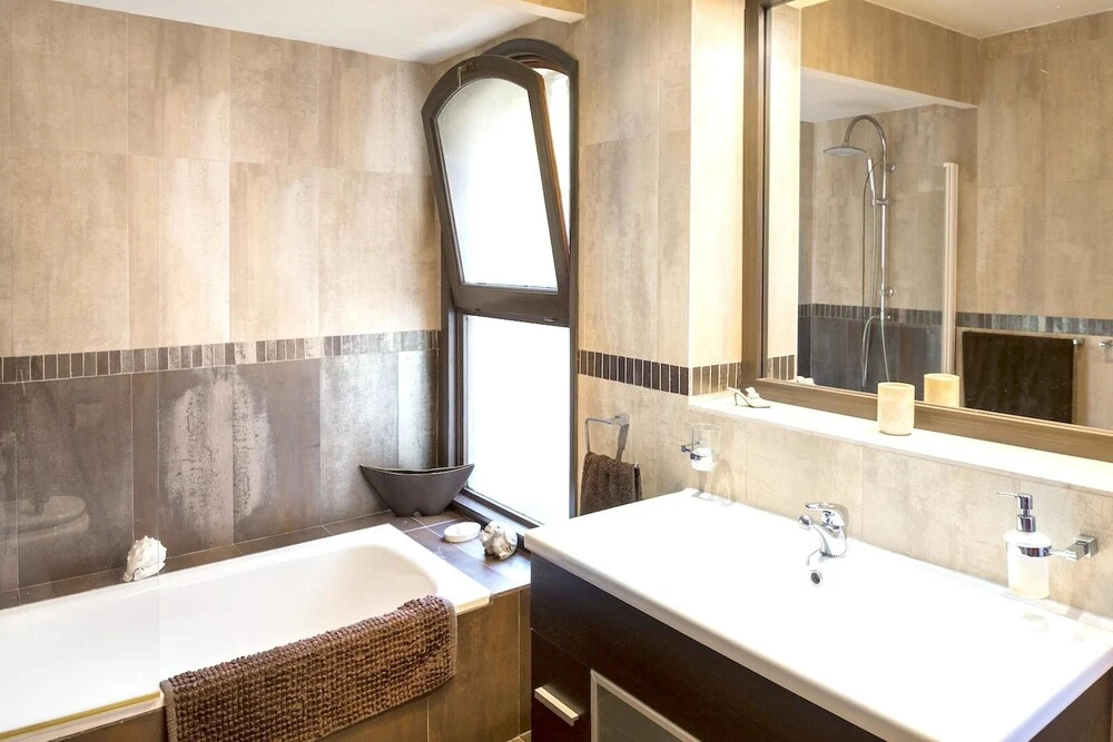 Villa With 5 Bedrooms in Estepona, With Wonderful sea View, Private Pool, Enclosed Garden