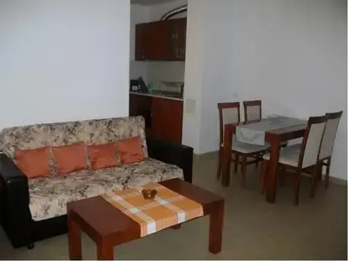 Ashton Hall Apartment