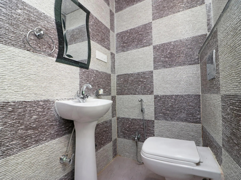 Collection O 24604 Hotel GMC Grand Luxury Stay