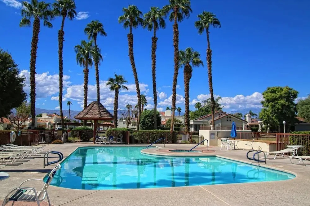 4 Seasons at Desert Breezes