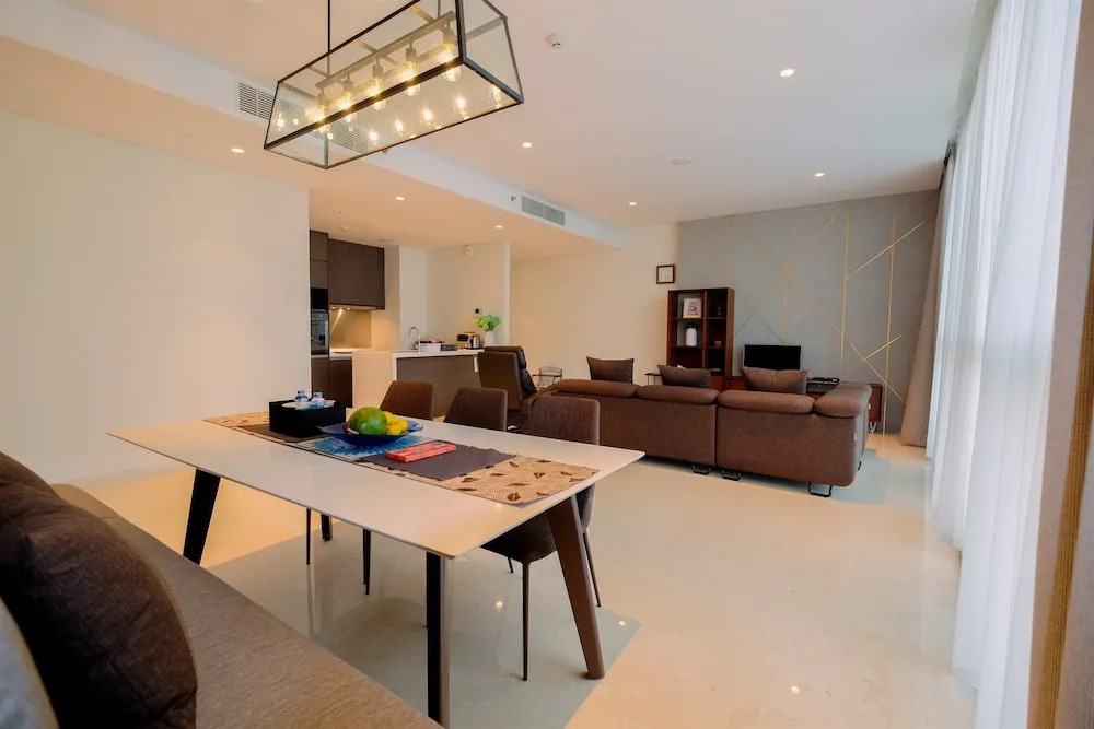 Classy 2BR Casa Domaine Apartment with Maid Room By Travelio