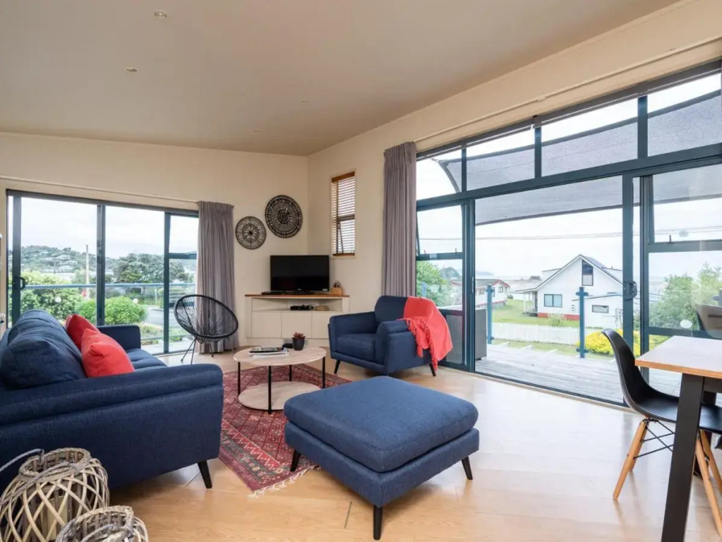 Oceans 8 - Mangawhai Heads Holiday Home