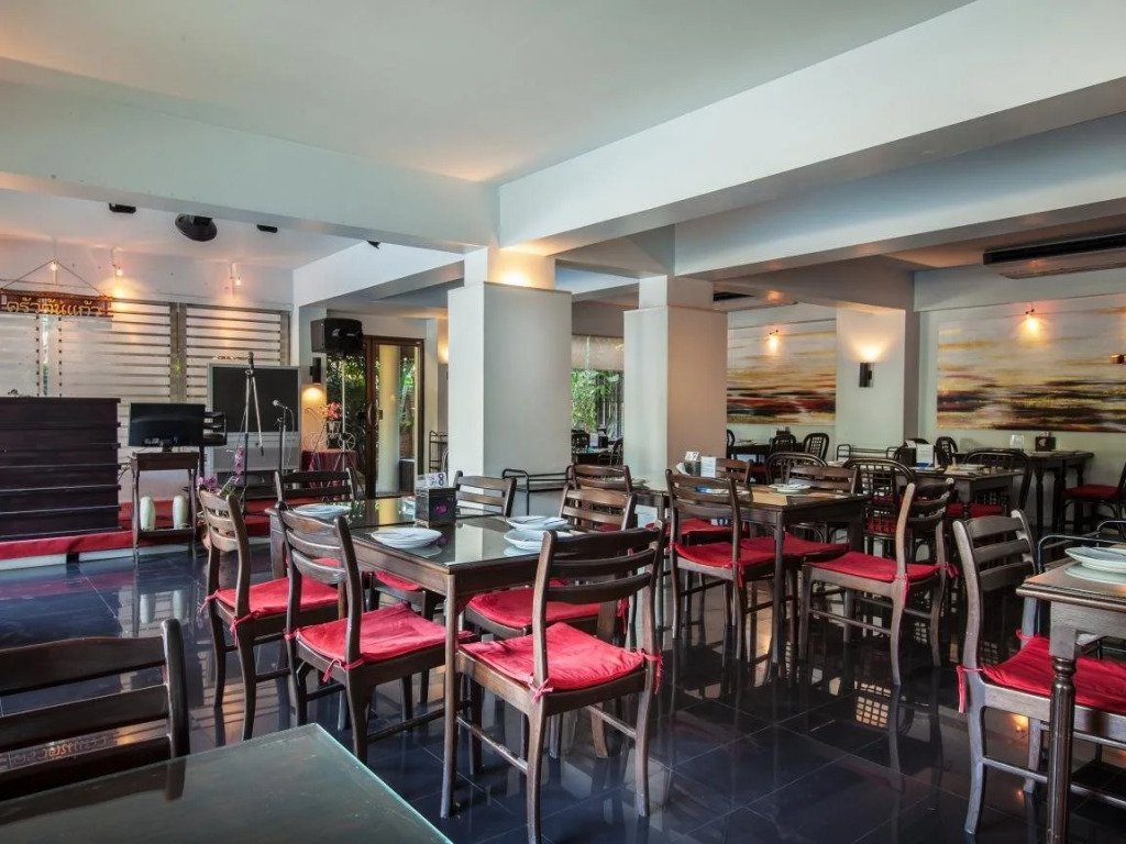 OYO 807 Suan​ Dok​ Kaew​ Hotel​