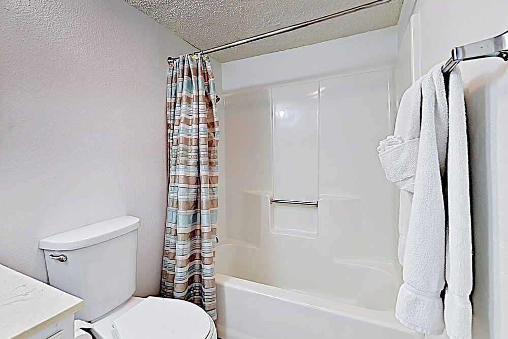 Gulf-view Resort Retreat: Suntide III - Unit 209