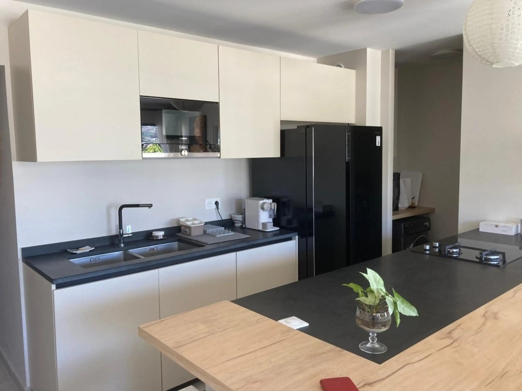 Standing Residence Tevai