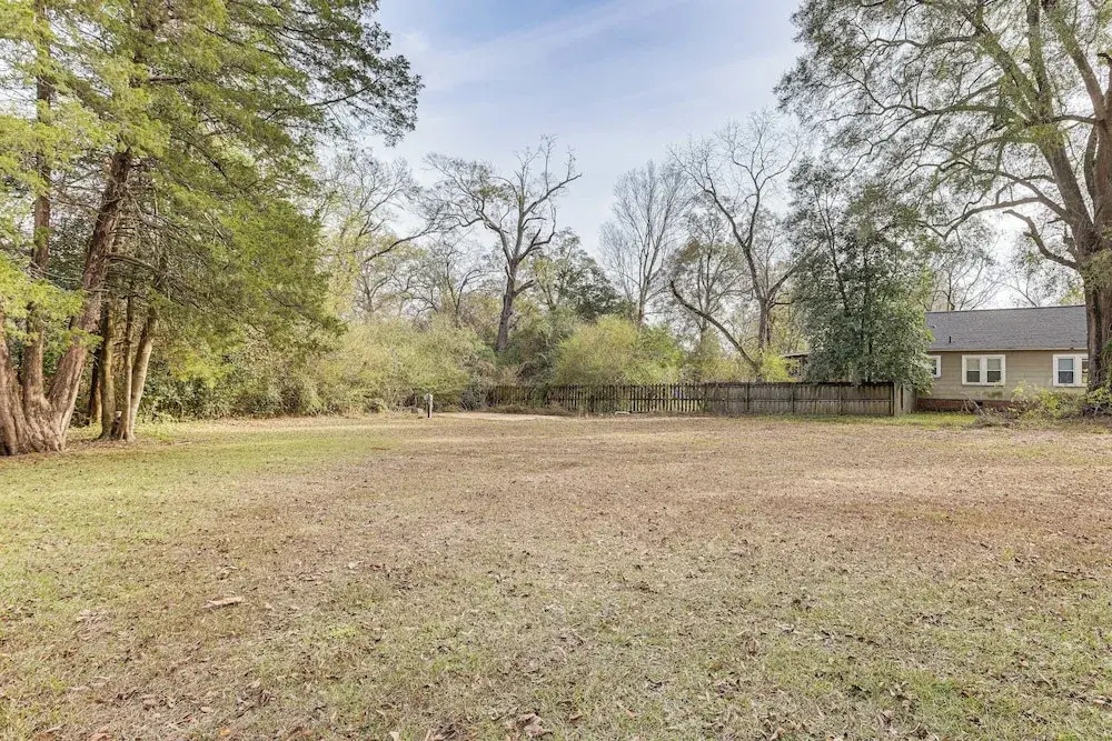 2 Mi to UA! Family-friendly Getaway w/ Patio