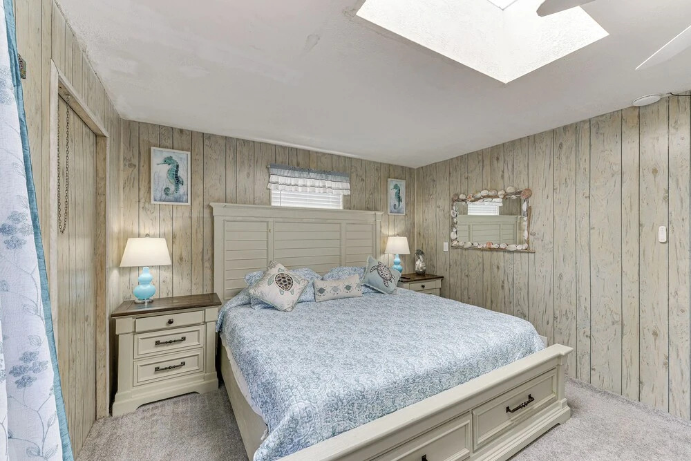 Peaceful Eureka Beach Cottage w/ 30-foot Dock