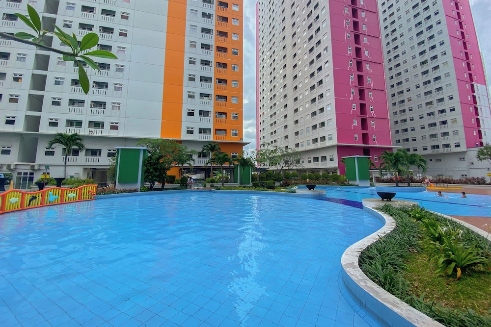 Warm And Restful 2Br At Green Pramuka City Apartment
