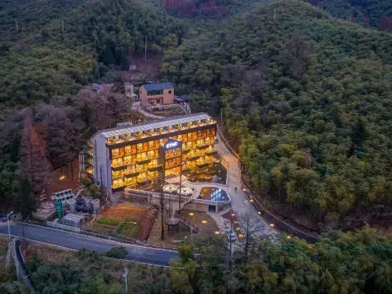 Anji Lingshang Jiangnan Tianchi Vacation Apartment