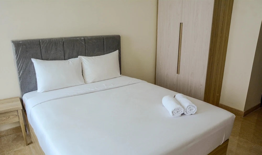 Comfy Studio Room with City View at Menteng Park Apartment By Travelio