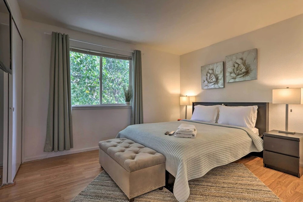 Spacious Thornton Home: 15 Mi to Downtown Denver!