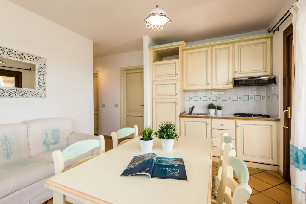 The apartment with garden and sea view  has 1 double bedroom and a twin bedroom, a bathroom with sho-Pedra Rosa A1