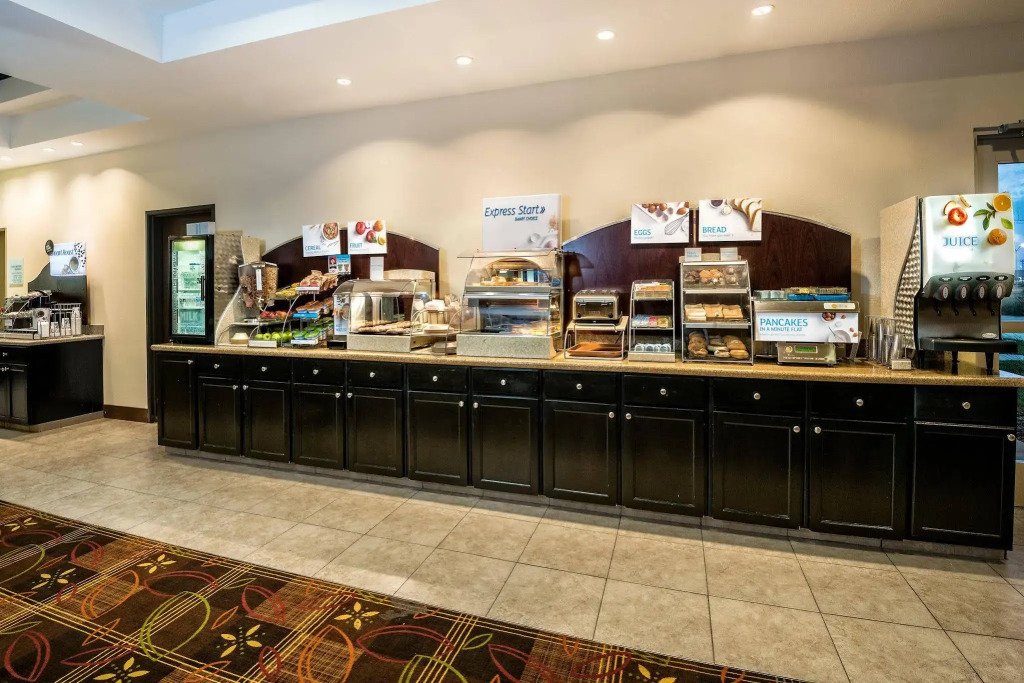 Holiday Inn Express & Suites Cotulla by IHG