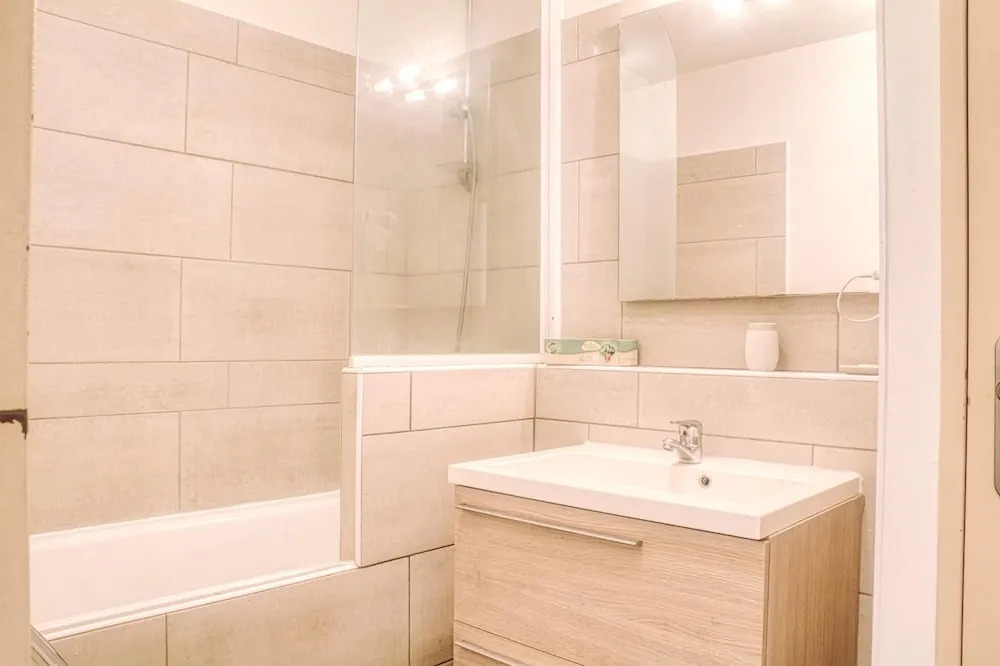 Studio in Saint-gilles les Bains, With Wonderful Mountain View, Furnished Balcony and Wifi